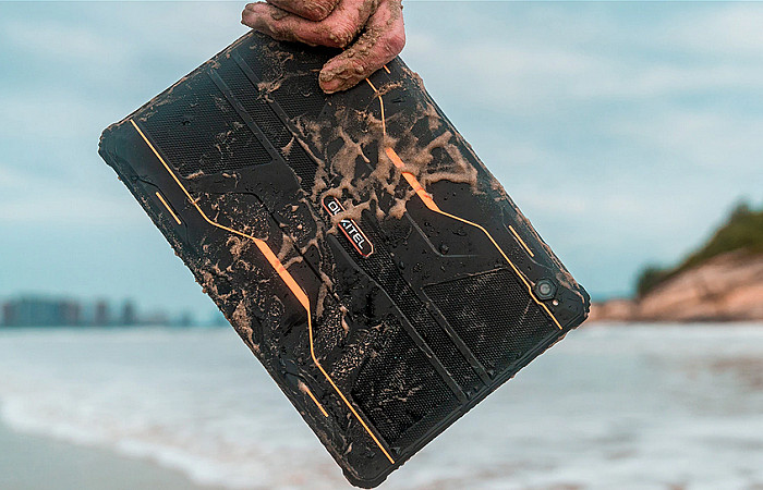 އޫކިޓެލްގެ ފަސްޓް-ޖެން ޓެބްލެޓަކީ 10،000mAh ގެ ބެޓެރި ޓެބެއް