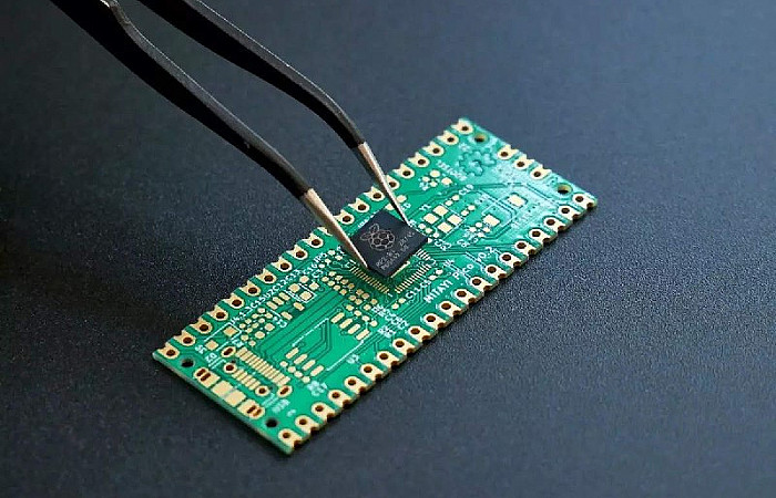 ދަތިތަކާއެކުވެސް ސެމީކޮންޑަކްޓަރ ވިޔަފާރި ކުރިއަށް