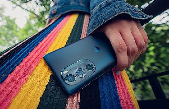 މޮޓޮރޯލާ އެޖް 30 އަލްޓްރާ، ހުރިހާ ފޯނުތަކެއް ބީޓް ކޮށްލާނެ!