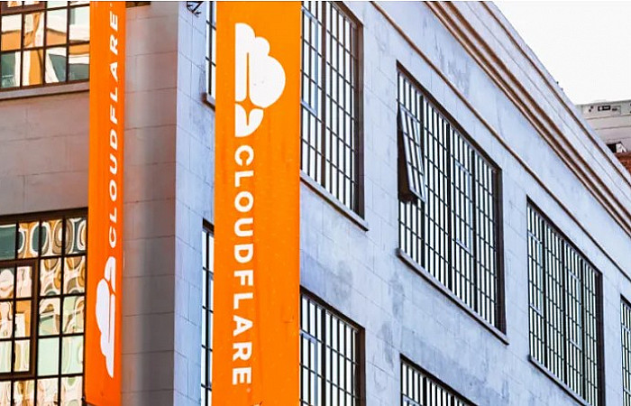 ކްލައުޑްފްލޭއާ ޑައުންވުމުން ގިނަ އޮންލައިން ޚިދުމަތްތަކެއް ކެނޑިއްޖެ