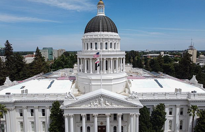 މެޓާ އާއި ޓިކްޓޮކާ ދެކޮޅަށް އެމެރިކާގައި ބިލެއް ފާސްކުރަނީ!