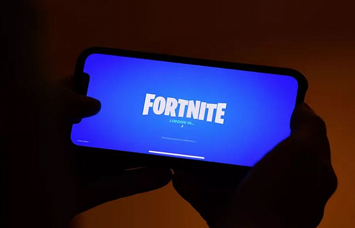 ފޯޓްނައިޓް އިން ނޭމާ ފެނިދާނެ