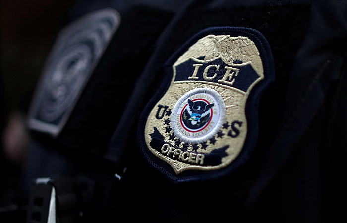 އެމެރިކާގެ އިމިގްރޭޝަންގައި ފޭކް އެކައުންޓްތައް ބޭނުންކުރަނީ