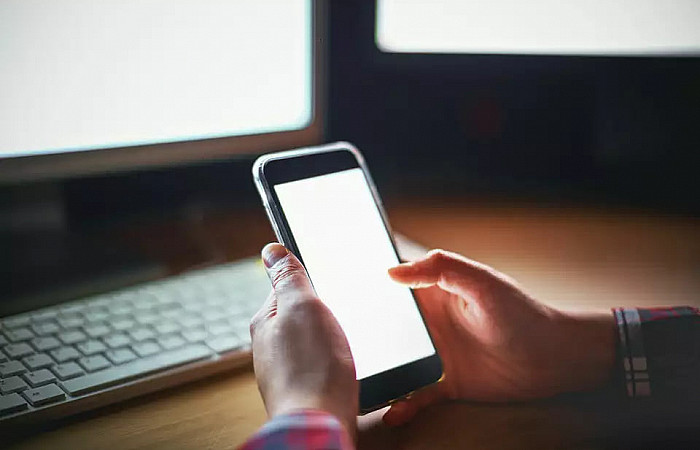 އޭއައި ބޭނުންކޮށްގެން 17،000$ ޑޮލަރުގެ ސްކޭމް އެއް